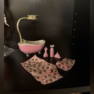 Bratz Pampered Pupz Salon Style! Bathtub Towel Accessory Set MGA 2007 Sasha